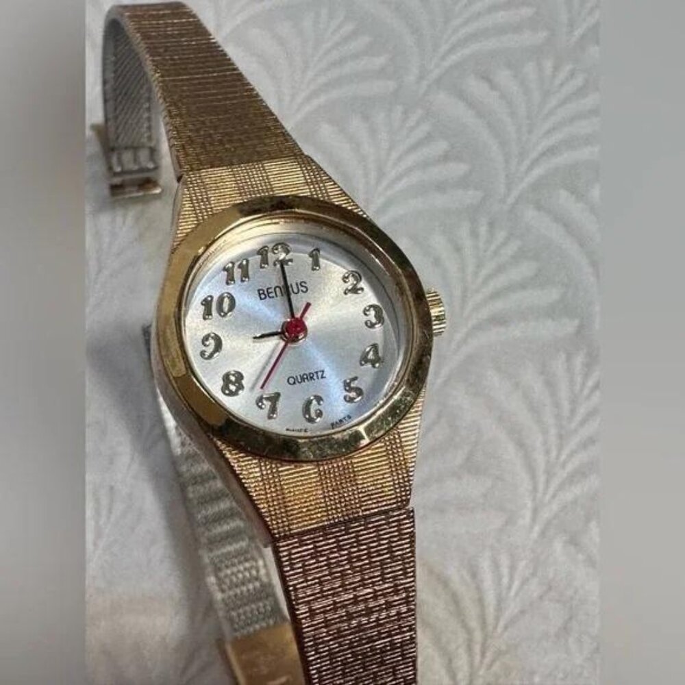Rare Vintage Benrus Women’s Watch Gold Tone Stainless‎ Steel 8” Beautiful Dainty